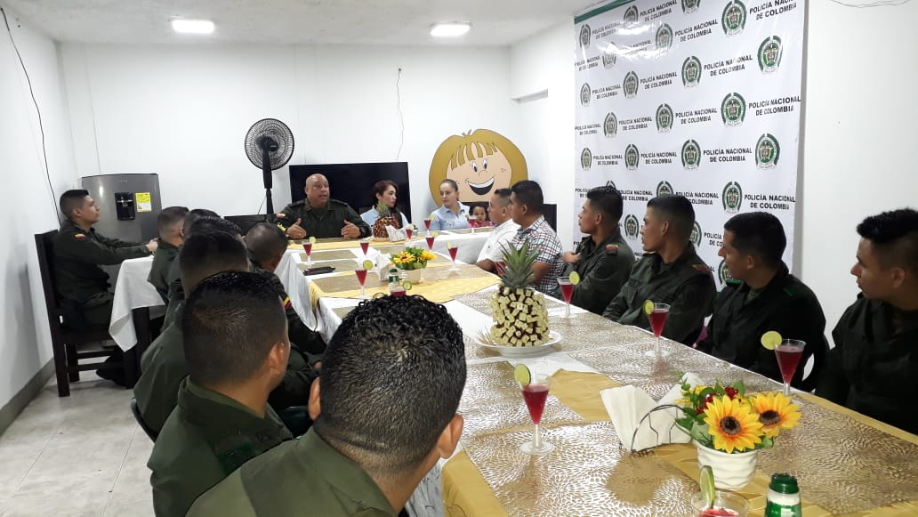 PoliciaCaqueta's tweet photo. #AEstaHora Llegamos con la #CaravanaDelBienestar al #Docello para compartir con nuestros compañeros y agradecerles por el trabajo que vienen realizando en beneficio de la convivencia y seguridad ciudadana #MTI https://t.co/3OO370Mdmr