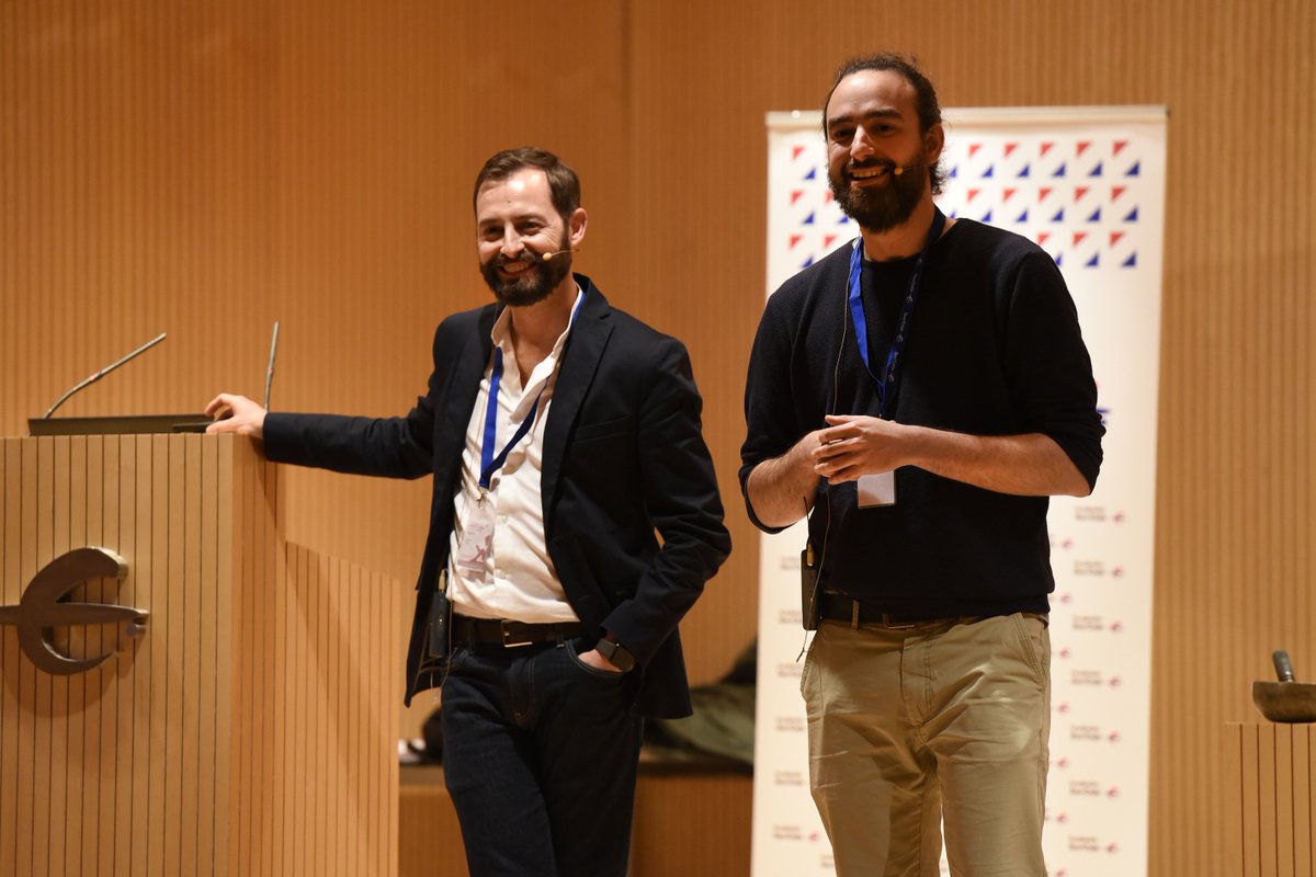 MindfulCompas's tweet photo. La tarde transcurre en el #CongresoMindfulness entre la amabilidad en el aula con Carlos García-Rubio y @TeoLunaJarillo, las enseñanzas de las Escuelas Despiertas de Pilar Aguilera y el taller de Julieta Galante ¡El #Mindfulness está cada vez más presente en la escuela! https://t.co/KMoHJ7os2o