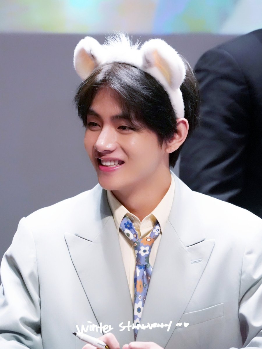 varntegcf's tweet photo. I LOVE you so much ¿te gusta el color de pelo de Tae?🖤

#BBMAsTopSocial BTS @BTS_twt https://t.co/PINjbVYihz