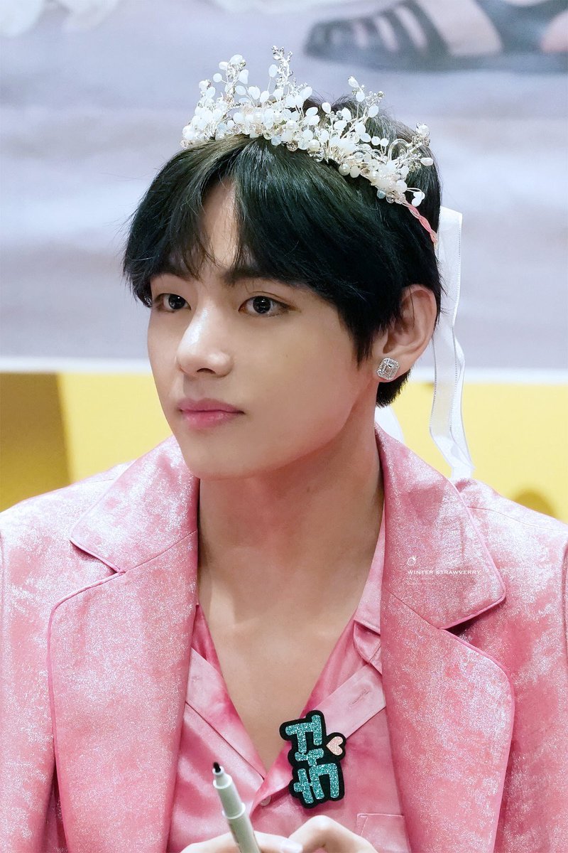 VBrasil_'s tweet photo. [HQ] 27.04.19 | Soundwave Fansign #뷔 #방탄���년단 (Cr,: winterVerry1230)

#BBMAsTopSocial BTS @BTS_twt https://t.co/IOfBQoy1hE