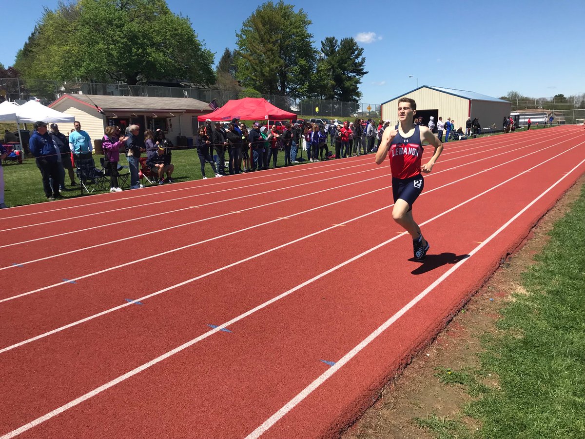 phuggsports's tweet photo. Lebanon’s Riley Klick cruises to win the boys 800. https://t.co/4qDR9FamNB
