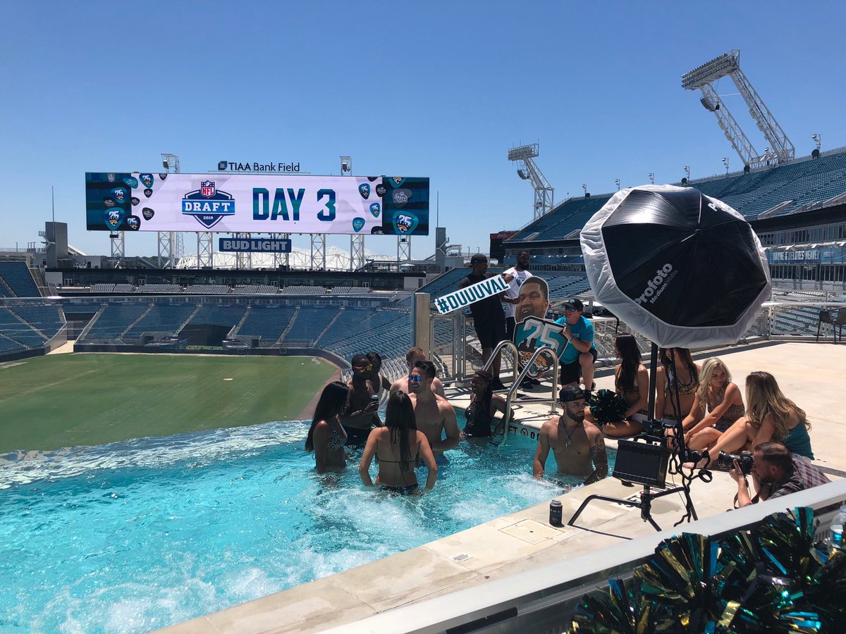BTS with THE ROAR and the JAX Pack for Draft Day 3!