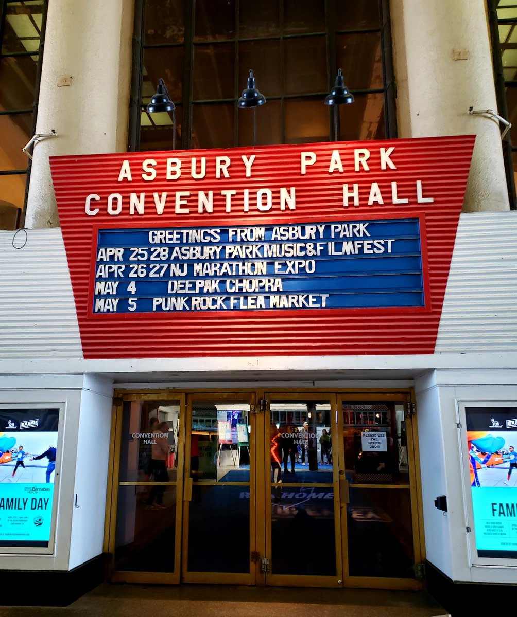 runSue19's tweet photo. Greetings From Asbury Park! #njhalfmarathon #njborn #bruceeeeeeee https://t.co/APJh8bQYX7