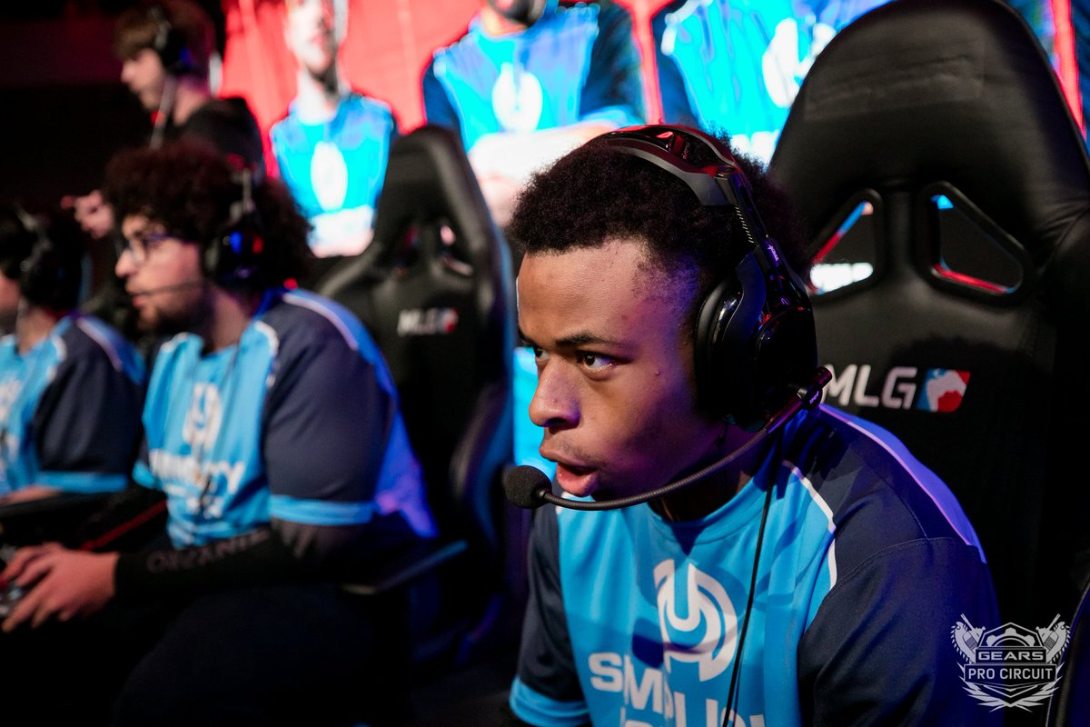 GearsEsports's tweet image. POOL A: @GGSimplicity dominate @FYCeSports 2-0, taking them one step closer to the #GearsBoston Championship Winners Bracket!

Catch all the action at live.gearsofwar.com