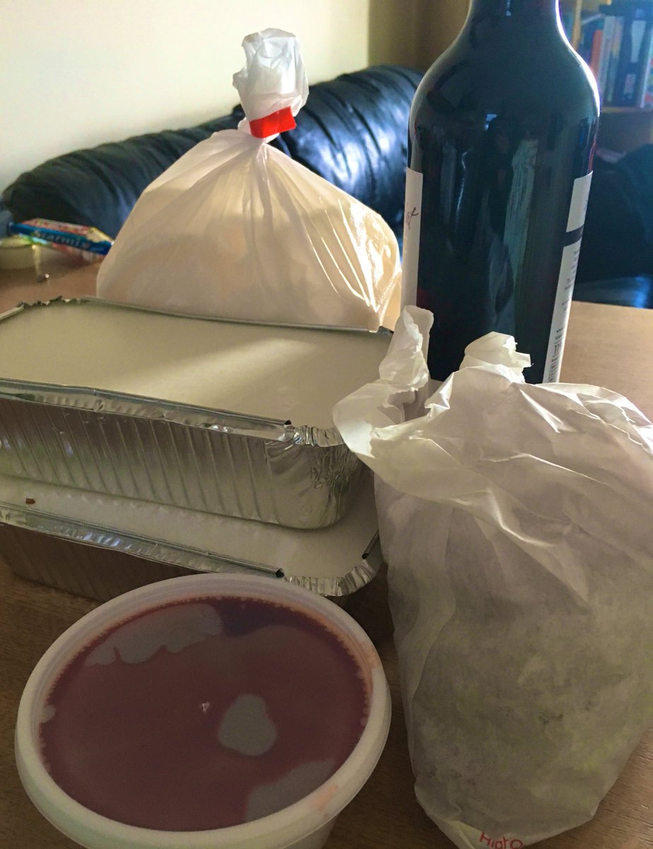 x_Sionz_x's tweet photo. Meal for one #mochyn 😋🥢🍷📺🐷 https://t.co/RLlUyJfL3W