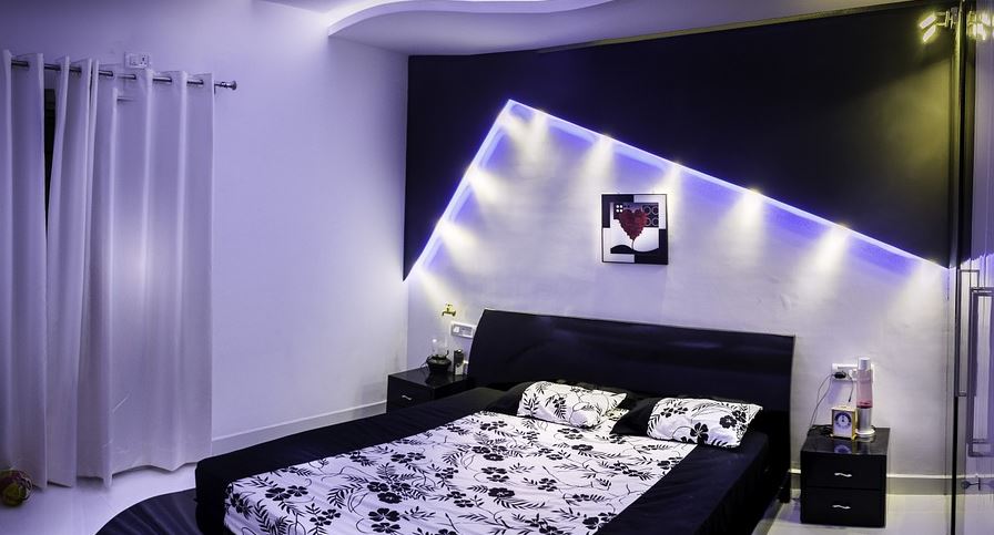 99acresIndia's tweet image. #InteriorGuide | Know some effective tips on selecting bedroom lights from Kuntal Vyas Aggarwal, Creative Director and Design Head, @RESAIKI: bit.ly/2GzJxxZ