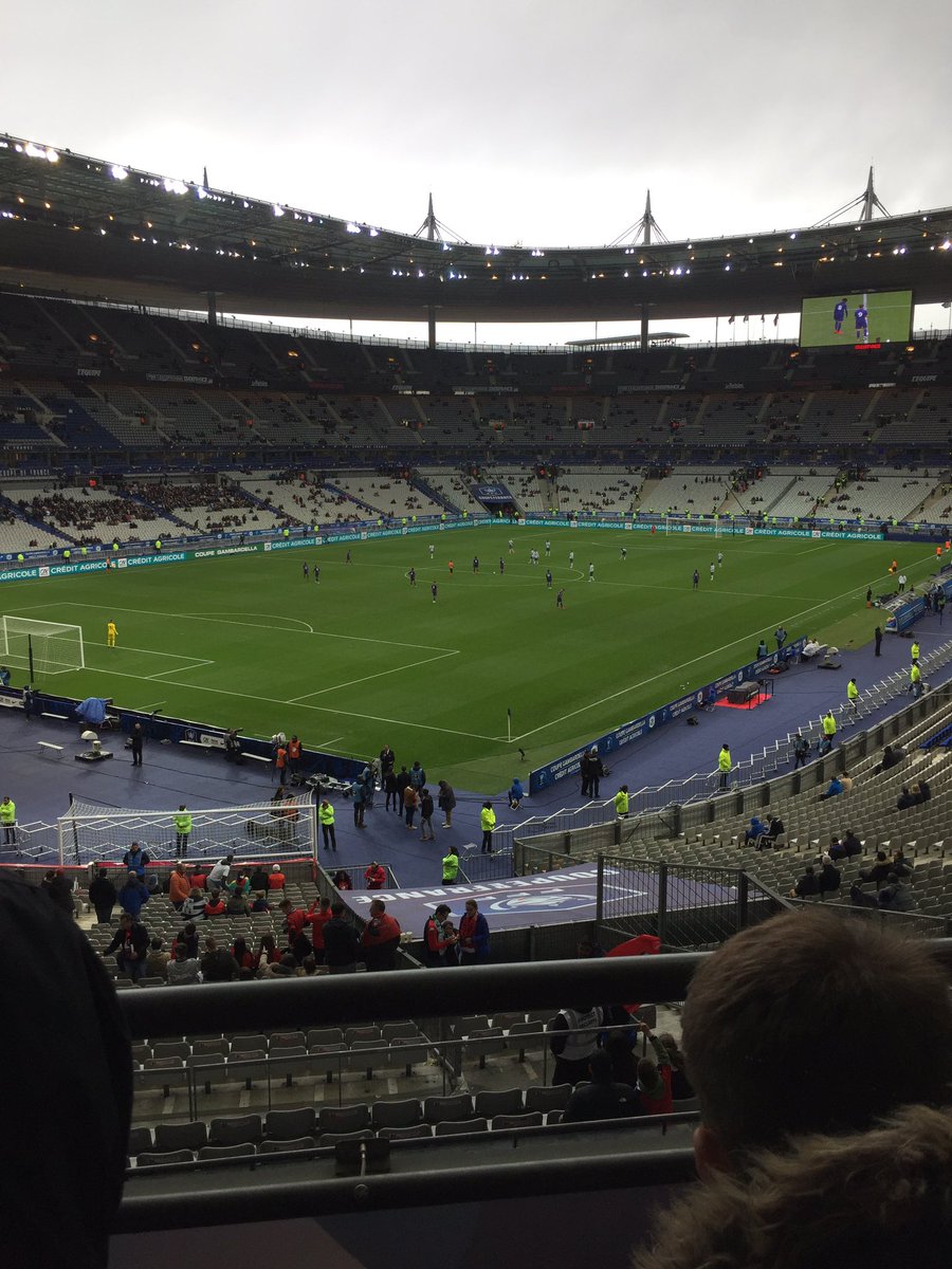 Quevin52's tweet photo. Finale de Gambardella avec le coup d’envoi fictif donné par notre capitaine Othman Stitou ! Le petit poucet te félicite @coach_razz @IsSelongeyFoot https://t.co/DwuTwsvbRf