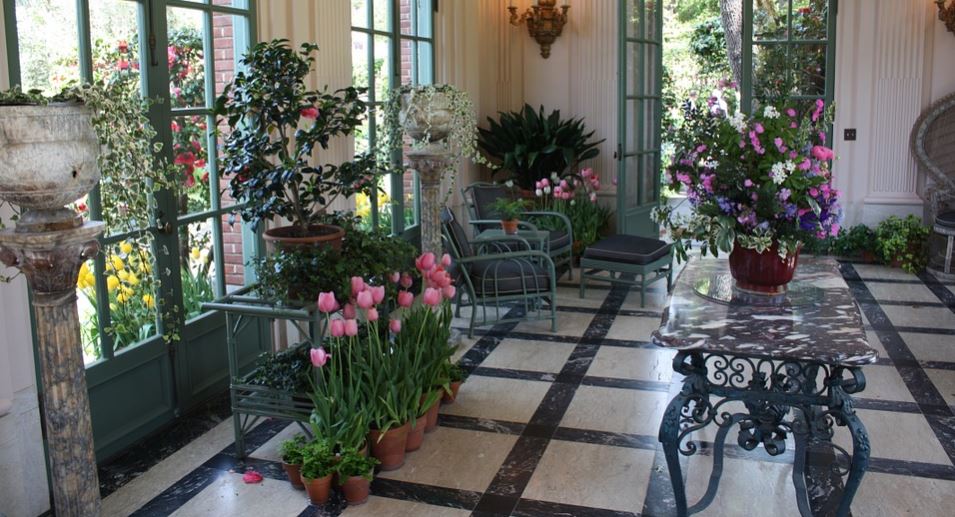 99acresIndia's tweet image. #InteriorGuide | Planning to design an #IndoorGarden? Know some tips from Myna Batavia, Founder, Green Carpet: bit.ly/2Pv8kqL