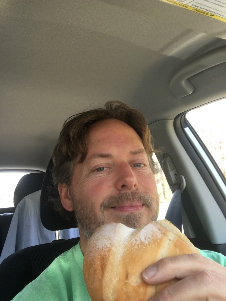 talamini_gary's tweet image. The carb load is under way for @NJMarathon #OrdinaryMarathon #JerseyStyle #ButteredRoll