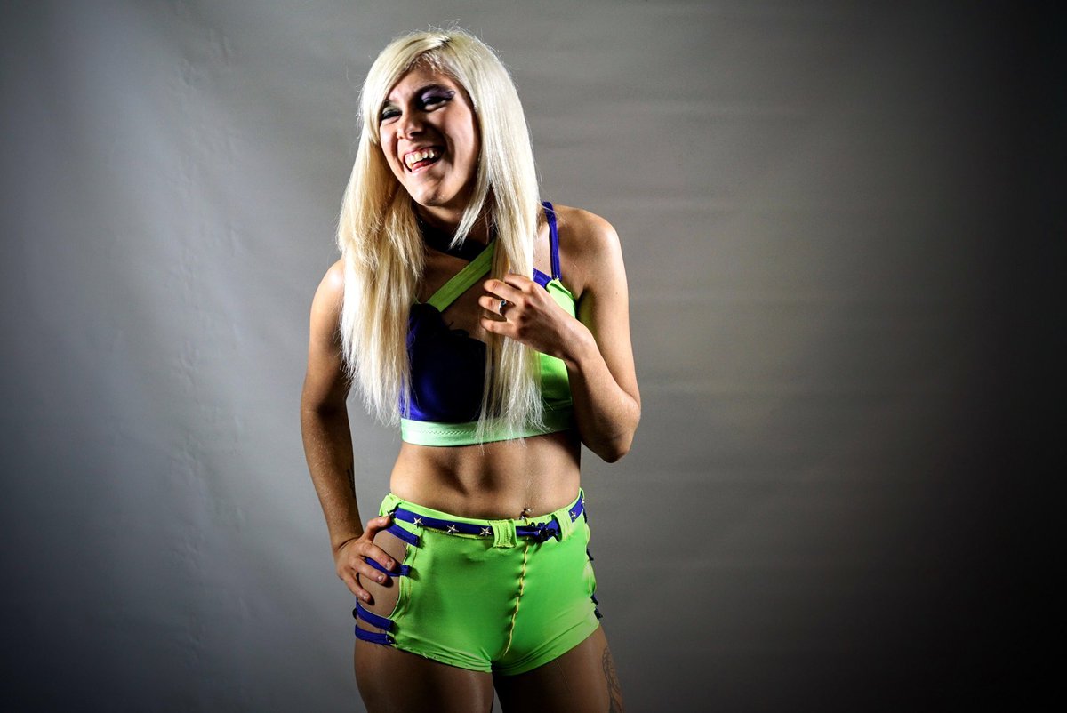 ShawnaReed93's tweet photo. #PrettyLittlePsycho #HawkArmy #5MW #StubbornAngel #FGW #JacketAdventures https://t.co/GRNI6mQa52