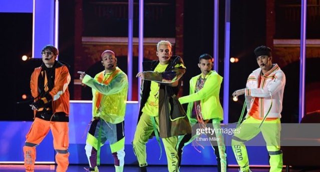 bestcncopic's tweet photo. On stage 🎤🎼
#LatinBillboards ✨ (2/3) https://t.co/Jyd3oLHweg