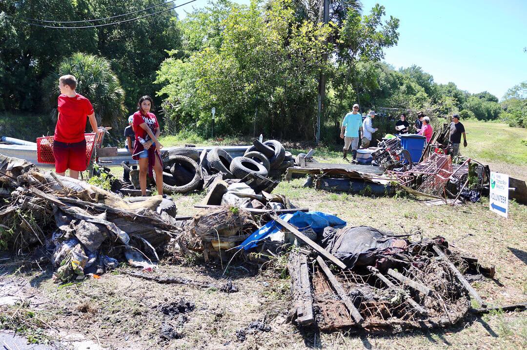 LLTAcademy's tweet photo. Thanks to all of our volunteers from @keeptbb @EPCHC and @lltacademy who helped with our Canal Clean Up to #keeptampabaybeautiful #keeptbb #earthday2019 #greatamericancleanup @rootsandshoots @janegoodallinst @TheLeaderinMe #tlim #lighhouseschool https://t.co/2njPTuaXth