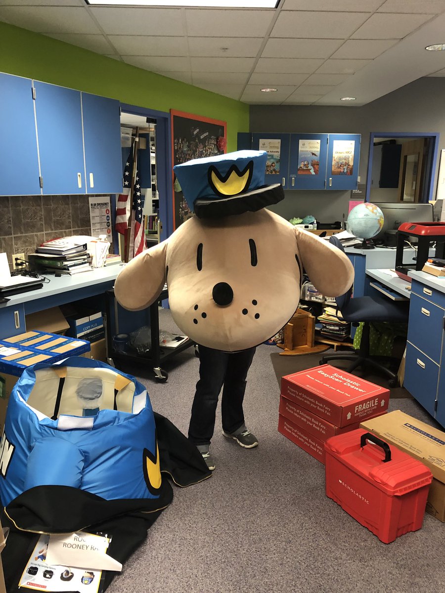 van_tastic6's tweet image. Behind the scenes #rooneyranch book fair! @Scholastic @ScholasticTeach @n_schiele