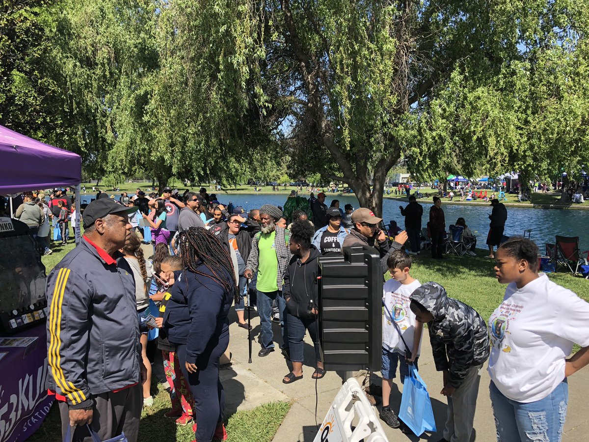 LtGregH's tweet photo. Just a few people are lined up for their complimentary hot dog at Earth Day. #FFPD @FPD_IleaM https://t.co/9y7CTgSk1V