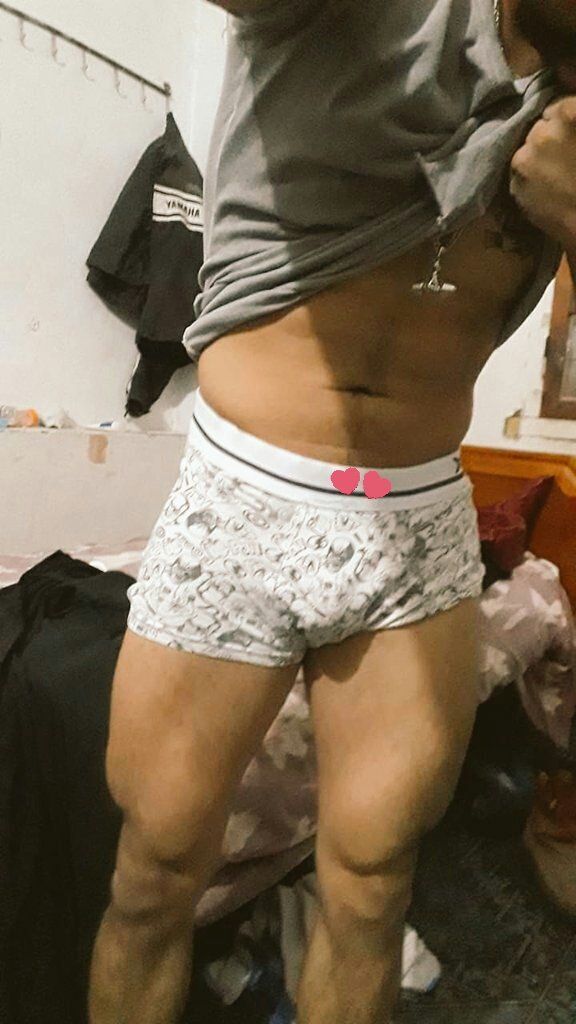 DanyEmmanuell's tweet photo. DELICIOSO BULTO DE HERMOSO MACHO MAMADO. https://t.co/WRRX0016Kq