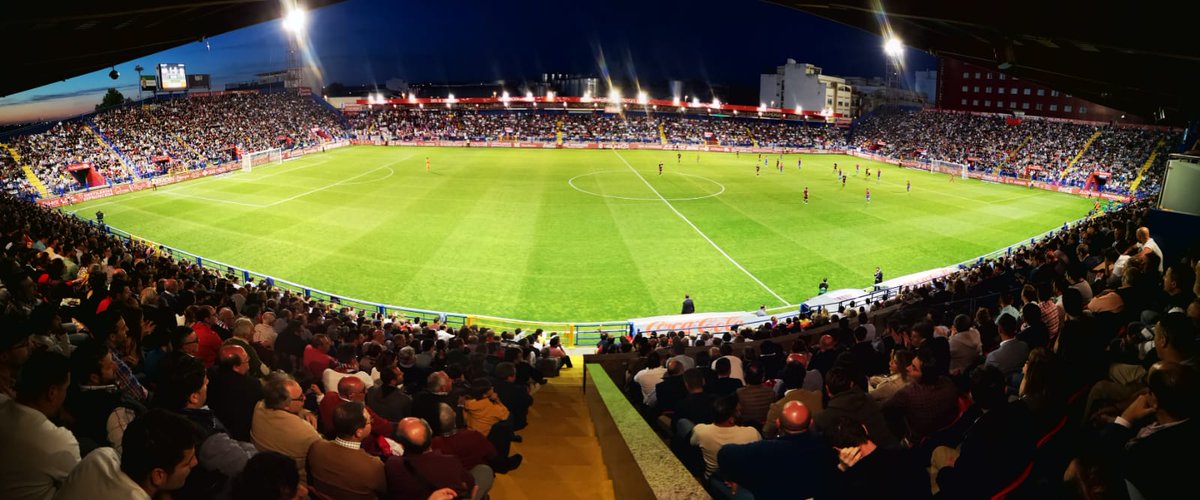 franganillo10's tweet photo. Sin duda fue para nosotros algo mágico llegar aqui, un REGALO, después de lo vivido hoy creo que el @EXT_UD es otro REGALO para la liga 123 que afición MADRE MIA https://t.co/Ay3TiWij8R