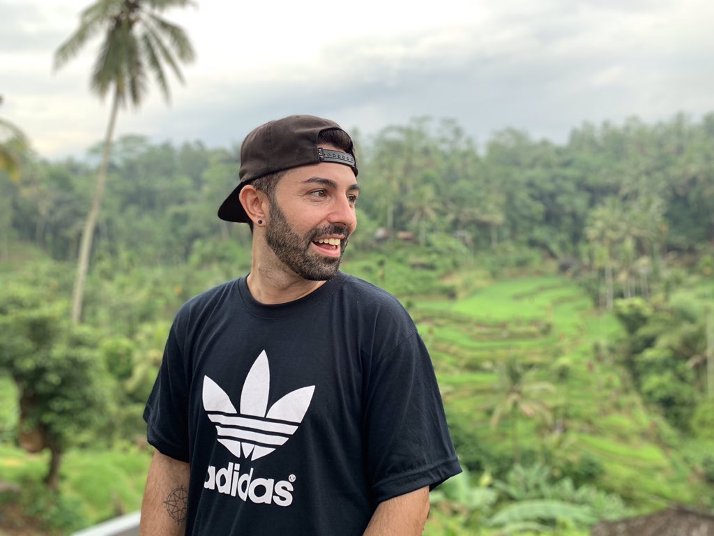 𝓕𝓸𝓬𝓾𝓼 𝓸𝓷 𝓟𝓪𝓼𝓼𝓲𝓸𝓷
#bali #ubud #tegallalang #indonesia #focusonpassion #music #travel #passion #adidas #aroundtheworld