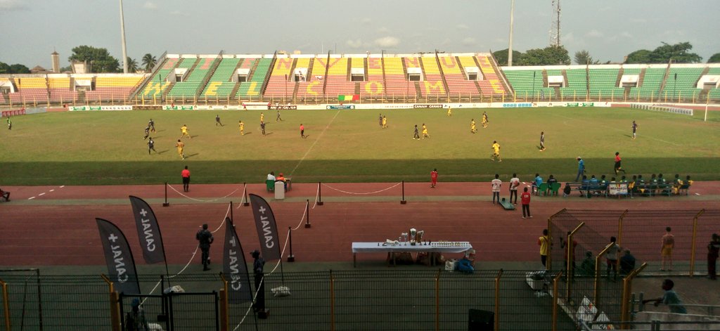 MediapartBenin's tweet photo. FINALE DU TIC-2F
Les représentants du #ME @houssoudjclaude assistent à la Finale de la 9ème Édition du Tournoi International des Centres de Formation de Football #TIC2F qui oppose #MBARAKOU du Mali en jaune à #CLIQUESPORTS du Nigeria en Brune au Stade #CharlesDeGaule de #PN . https://t.co/CwOMBlyqdU