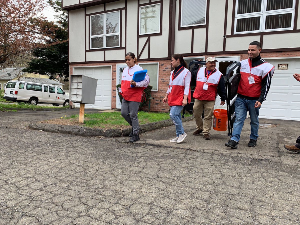 CTRedCross's tweet photo. The Red Cross install team after completing an install. #endhomefires #CTRedCross https://t.co/dMmQBnjNi8