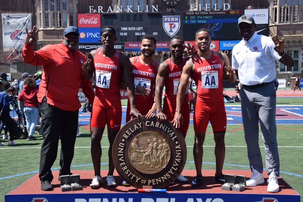 3️⃣-peat! Houston (<a href="/UHCougarTF/">#HTownSpeedCity</a>) wins the college men’s 4x100 Championship of America for the third year in a row, clocking 39.23 pennrelaysonline.com/Results/.aspx?… #PennRelays125 #HTownSpeedCity <a href="/BurrellLeroy/">Leroy Burrell OLY</a> <a href="/Carl_Lewis/">Carl Lewis</a>
