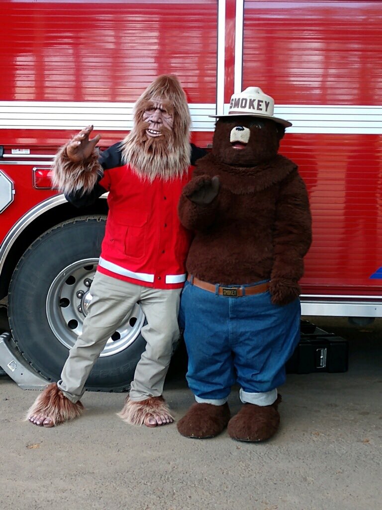 KeepOregonGreen's tweet photo. #BigFoot and @smokey_bear are here at #OregonAgFest to remind you to protect their habitat from wildfire this summer. #OnlyYou #Believe https://t.co/y9pJoeIQ5w