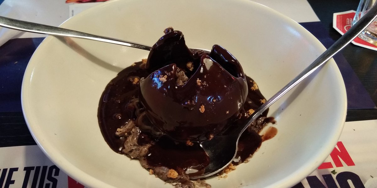 8Odgame's tweet photo. Gran postre para los amantes del chocolate para compartir con alguien especial 💑 #AmantesDelchocolate https://t.co/myA3kTQhRi