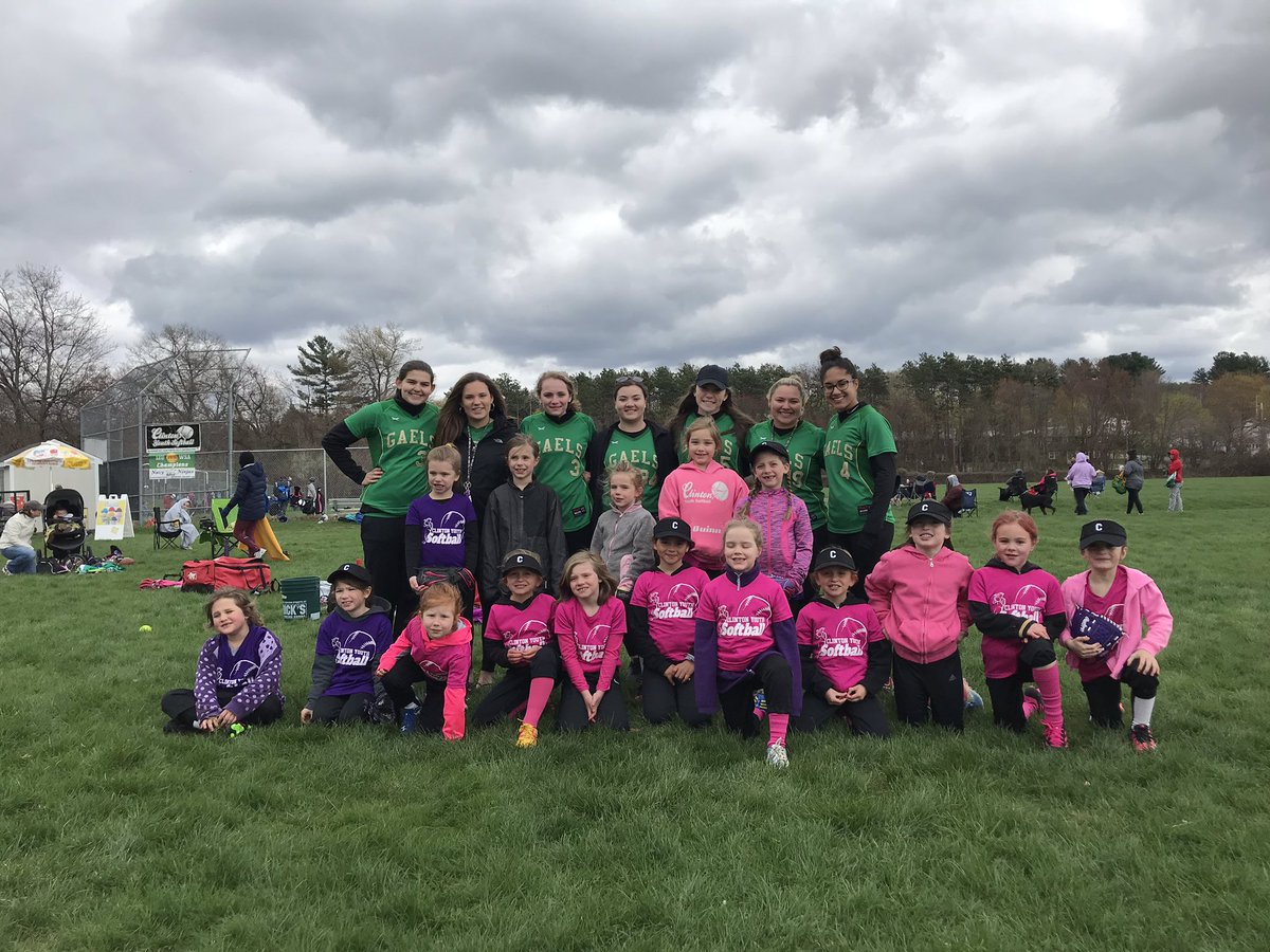 CHS_GaelsSB's tweet photo. This picture will be a great memento. Gaels Varsity with CYSL 8U teams. Looking forward to the transition into Little League next year. Parks and Recs great job. Coaches thank you for volunteering your time to help our young athletes. https://t.co/bHq557Nk9M