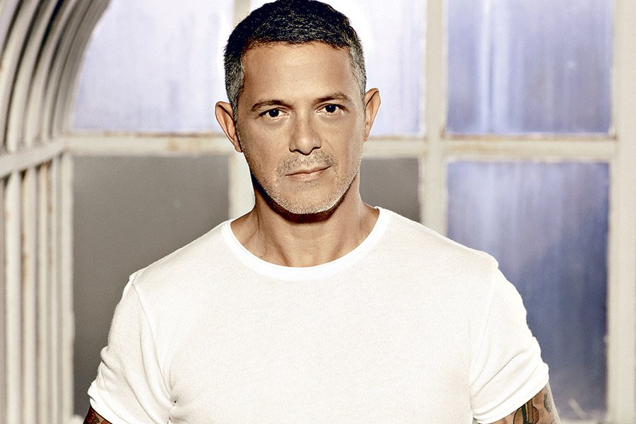 radiofanatica_'s tweet photo. "LOS LUGARES" @AlejandroSanz feat @Residente
#LosSabadosSonDeAle
https://t.co/fJPoAfgkag | ❤️
Yo llego, derrapo, #mojado y cansado
Así corazón #jadeando, así es como quiero vivir
Te traigo el mensaje de #esquina del parque! https://t.co/aS4au5LQ1l