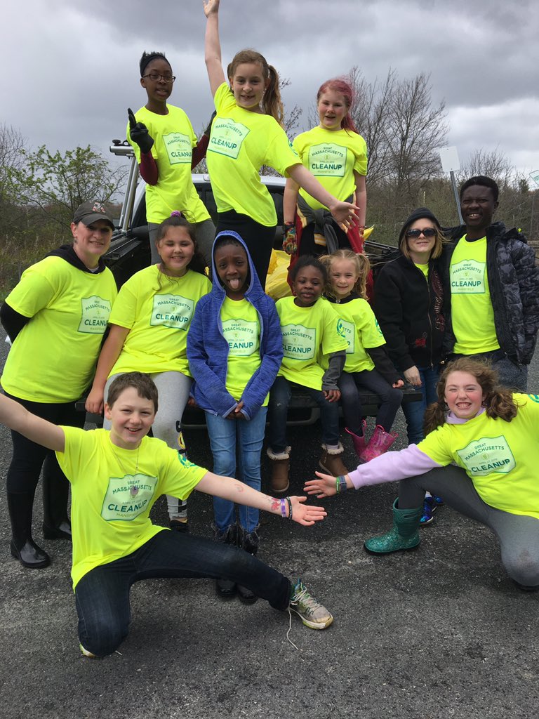 tighe_lee's tweet photo. @Beautiful02048 #JordanJackson students ♥️ #Greatmansfieldcleanup https://t.co/8bFb1wey0R