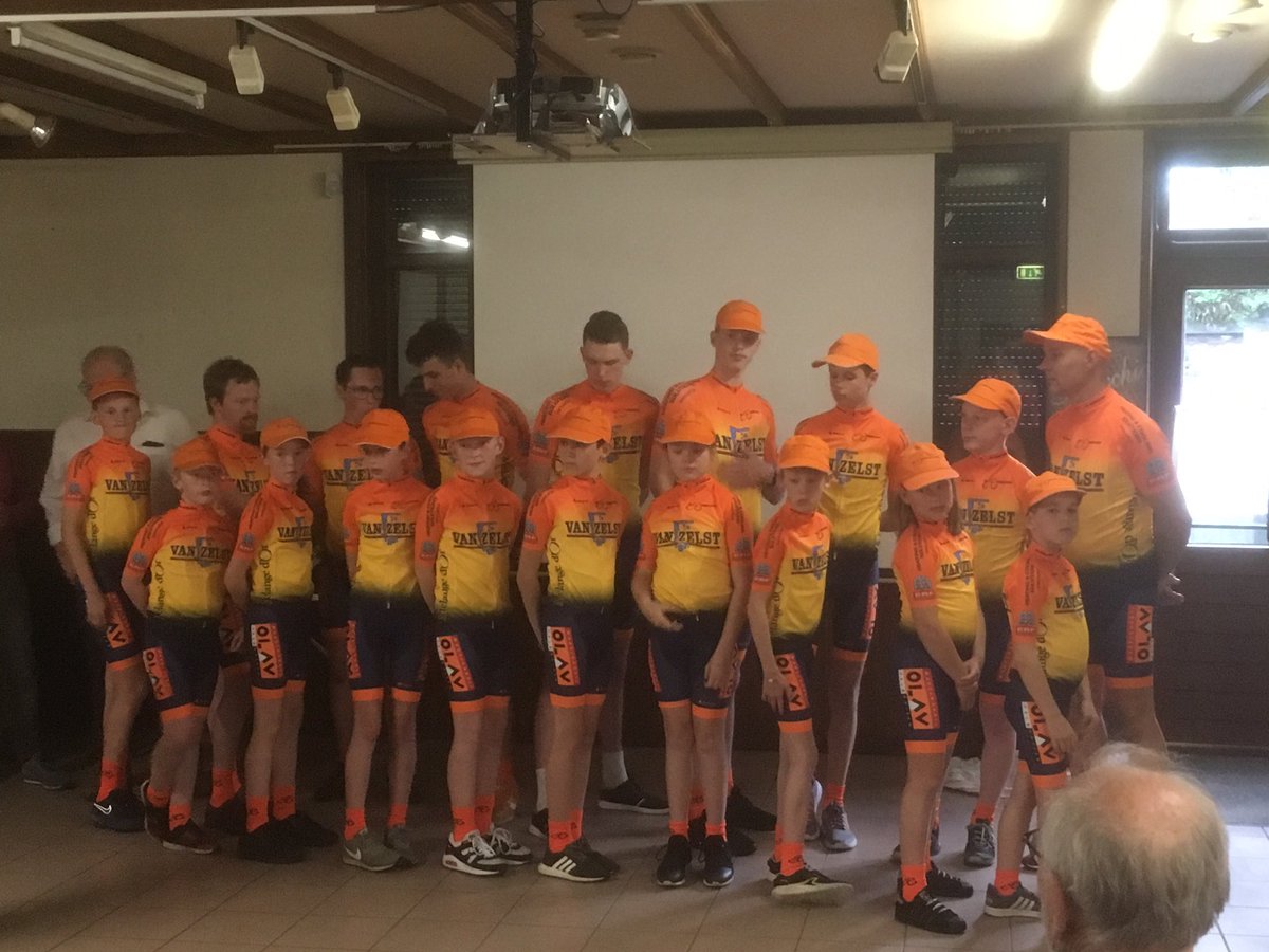 Nieuwe tenue gepresenteerd! <a href="/knwu/">KNWU</a> <a href="/BrabantCycling/">Brabant Cycling Network</a> <a href="/brabantfietst/">Ons Brabant Fietst</a> @zelstautomaten #ErfService #OlavMakelaardij