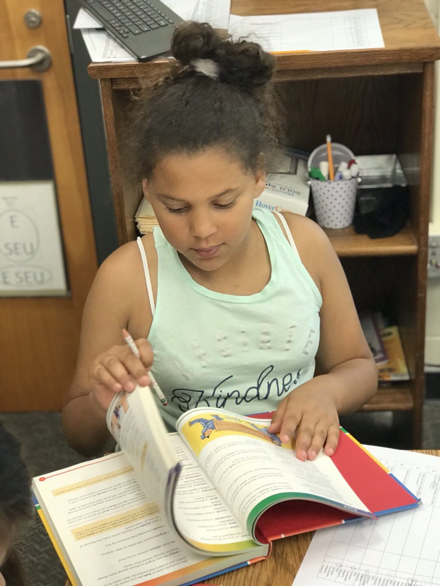 ThompsonTechies's tweet image. Thank you @mtamediacenter for keeping *REAL WORLD* skills alive! The excitement of flipping through an atlas or encyclopedia is something every kid should feel. #touchallthebooks #feelthepages