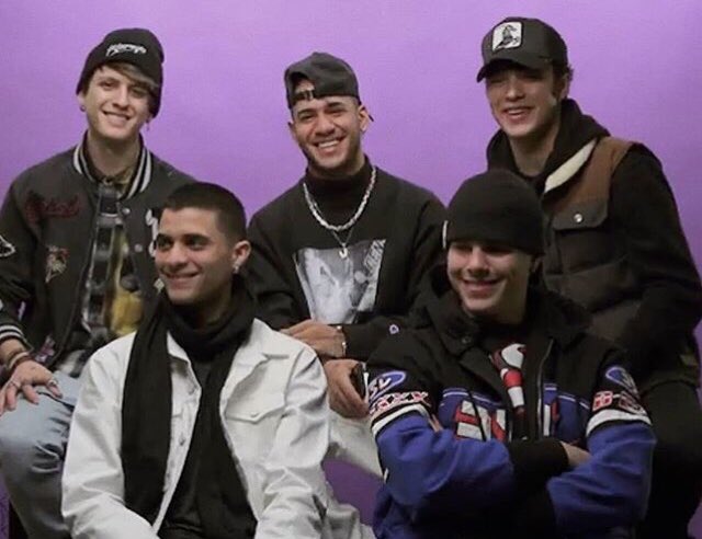 bestcncopic's tweet photo. 💜🖤 https://t.co/w394lIVAWs