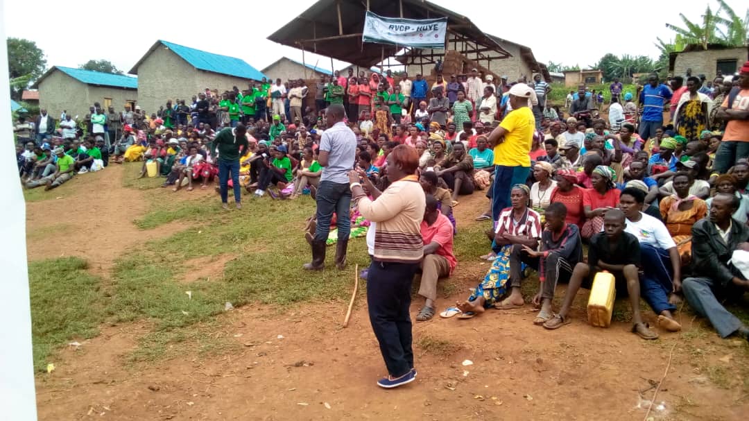 Mukurasector's tweet image. @Umuganda usoza Ukwezi kwa #Mata2019 @Mukurasector wabereye mu Kagari k'Icyeru umudugudu wa Nyagisenyi, Tukaba twifatanyije n'Umuyobozi w'Akarere ka Huye V/M ushinzwe imibereho myiza y'Abaturage n'urubyiruko rwa #UR Huye campus ndetse nabandi bashyitsi batandukanye

@HuyeDistrict