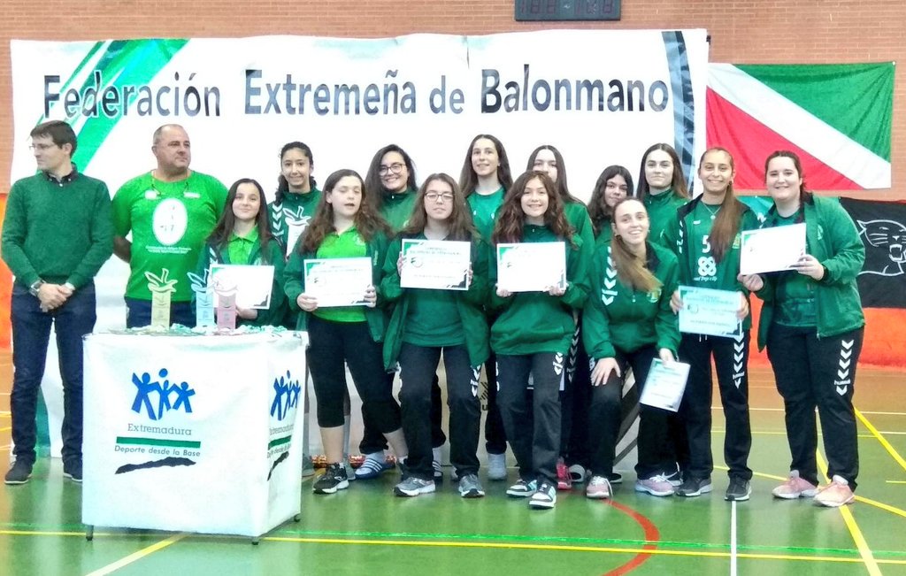 fexbm's tweet image. Entrega de trofeos Cadete Femenina
 @bm_sanservan Campeonas
@BmCalamonte Subcampeonas
BM Monterrubio 3as clasificadas
@la_ubp 4as clasificadas

Enhorabuena a todas!