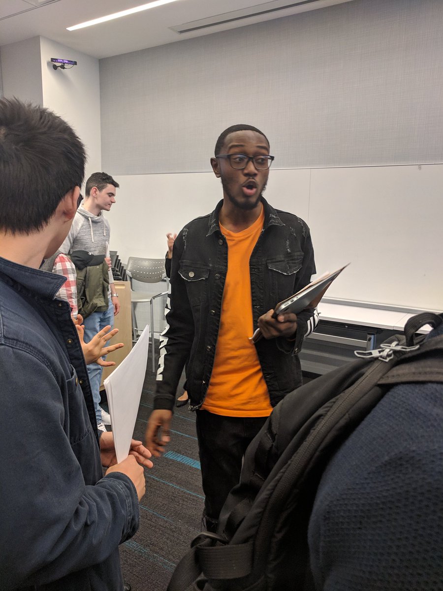 EnzaAcademy's tweet photo. Explaining software engineering at the HackFest 2019 Hiring Mixer! #HackFest2019 https://t.co/x0nI0bnTec