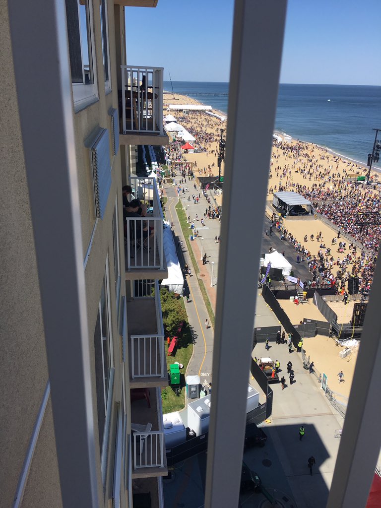 NodzRobichaud's tweet image. Y’all look great, VaBeach!!! What an exciting weekend for us to enjoy...what Friday bumpy start??? Such a great thing for a kid from PAHS to bring home! Thank you so much @Pharrell #dolphinrun @MarciaerinL
