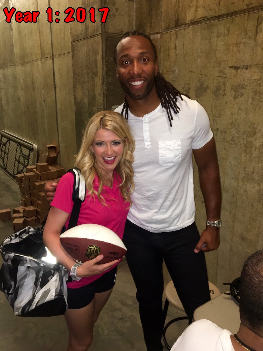ChelseyTVHost's tweet photo. Beyond grateful! I cheered for @LarryFitzgerald 2009-2014, we went to Pro Bowl! This will be my 3rd yr in his Celebrity Softball Game, benefitting his First Down Fund! I cherish it all & am in awe of the legend he truly is! Come to the game today!! #FitzSoftball #FirstDownFund https://t.co/3RoJFPPORT