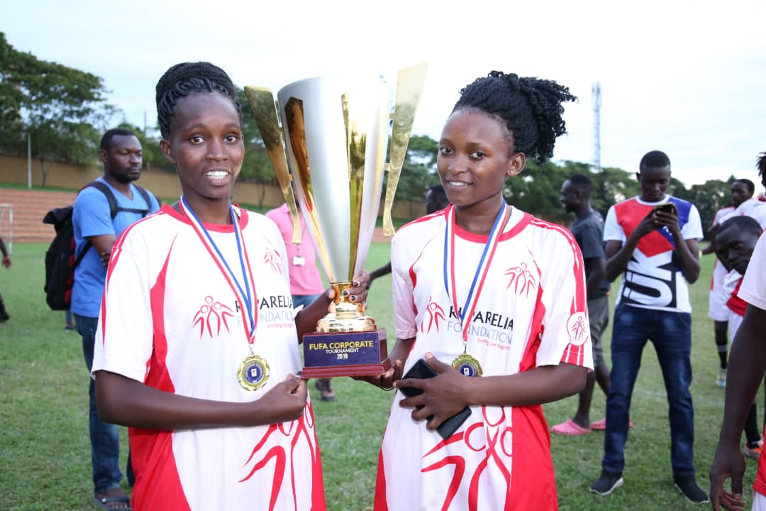BuzzwiseMedia's tweet photo. Bug win for @kisuuganda who defeated @UgandaCorporate 3-1 on penalties to emerge winners of 5th edition of @OfficialFUFA Corporate Tournament at KISU in Bukoto. Game ended 0-0 after 90 minutes. In semis, KISU beat @UPL while @UgandaCorporate beat @dtb_uganda #Football
#FUFACT https://t.co/wlSxkmd93I