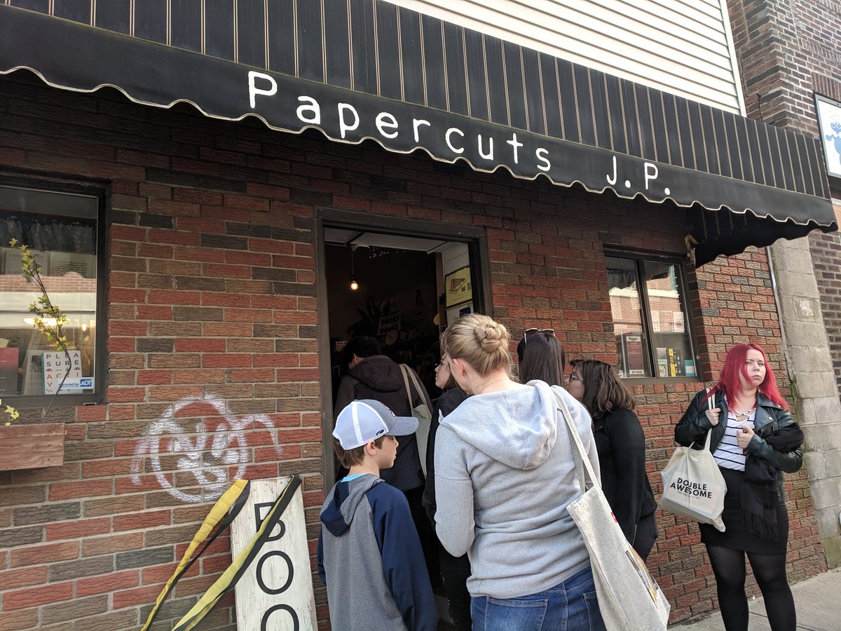 IBD_Boston's tweet photo. Our trolley has made it to @papercutsjp! https://t.co/VYdUAHpJv4