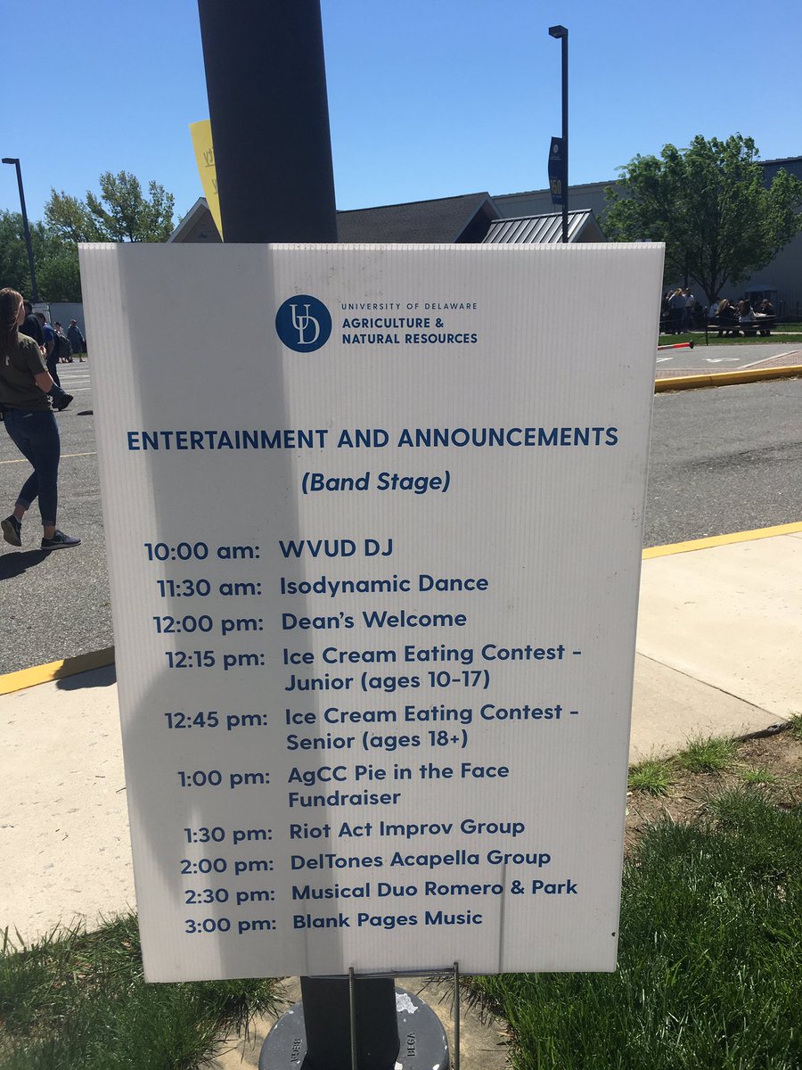 BlueHenSalma's tweet photo. The last two acts are performing soon! https://t.co/aJjqsM9FWj
