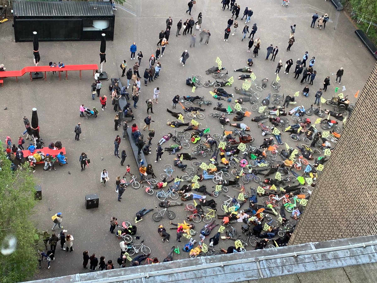#CriticalMass #CriticalSwarm #ExtinctionRebellion Rebels in London returned to #WaterlooBridge before returning to the <a href="/BBC/">BBC</a> to continue to #ReclaimTheBBC before returning to the #TateModern for a #DieIn earlier today as we held die-ins throughout the world.  🐝#RebelForLife 🦋