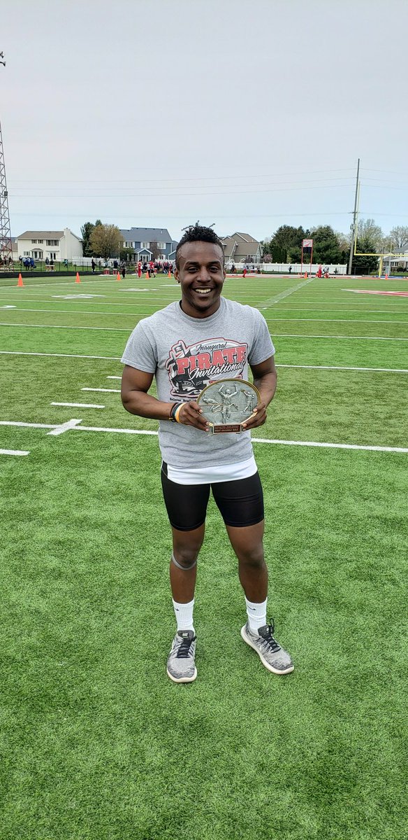 PiratesTrack's tweet image. Congratulations Simeon Hunter Bellevue Invite Most Outstanding Performer.  1st in 100, 400, 200, and 4 x 400 relay.