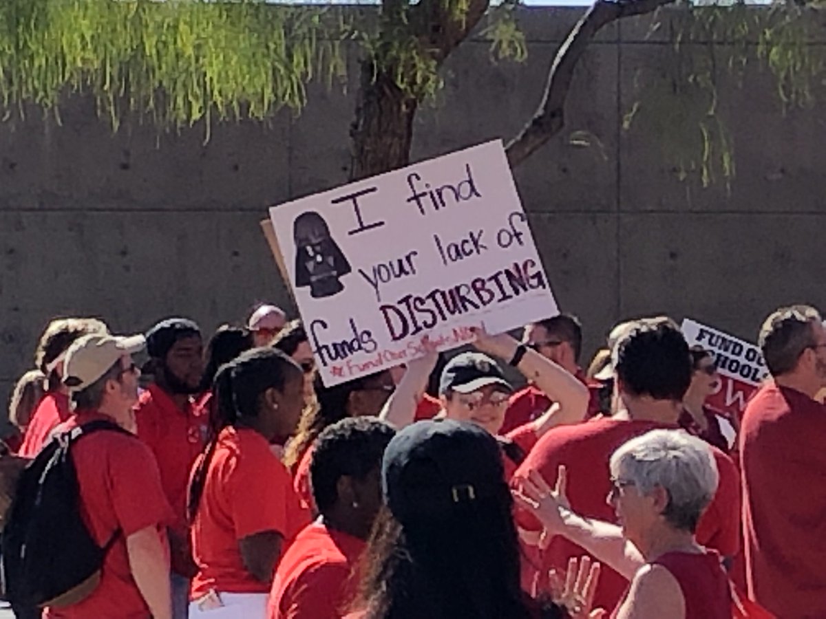 amycookEDD's tweet photo. Clark County #educators rallied today to use their voice to get funding for our schools. Our #students and #teachers deserve better. Thank you @cceanv #FundOurSchoolsNOW! https://t.co/J5HS8AicAy
