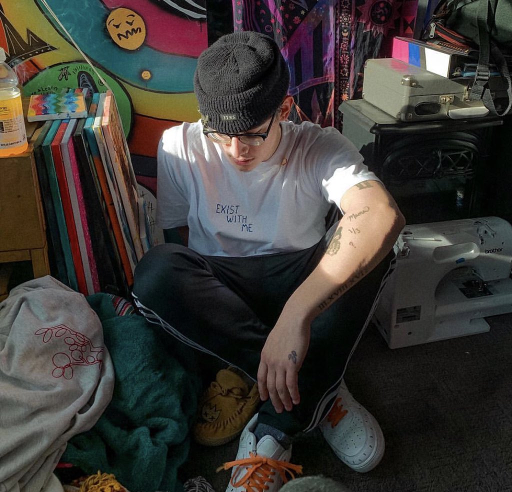 Dakota Masarti 23, Cancer, lover of all animals, pizza enthusiasts, straight

RT so we can be friends