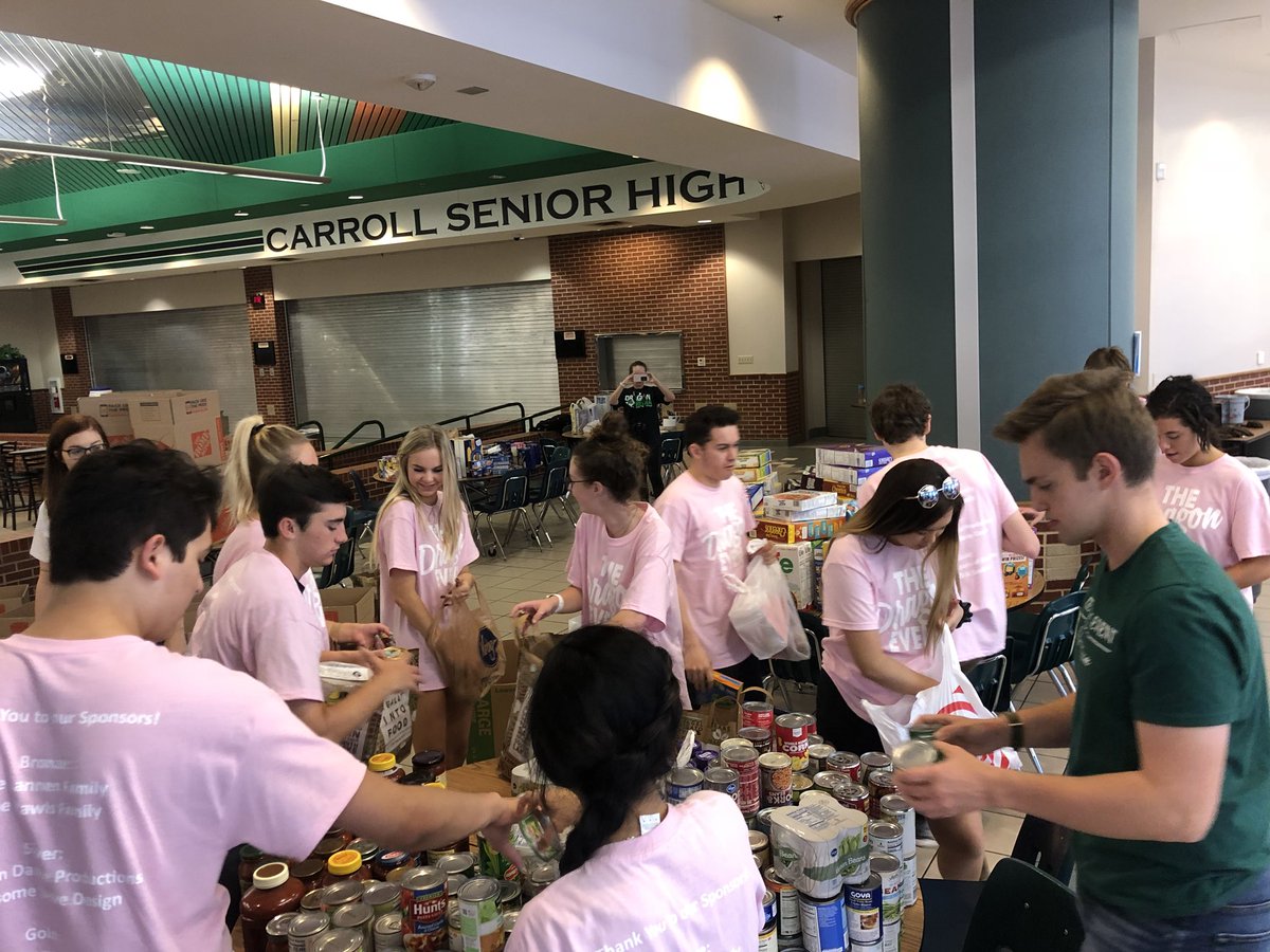 SLC_NHS's tweet photo. Great job to the NHS students and their community service work at the Dragon Event today! 📷: Nicole James with @SLCDragonMedia https://t.co/XSARIIqGeM