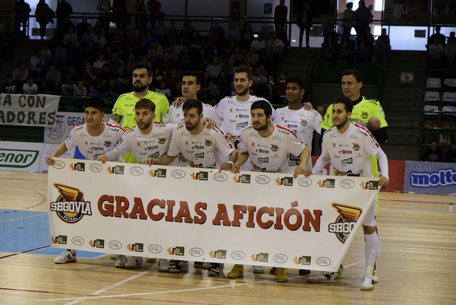 Siempre con vosotros, sois un ejemplo para todos aquellos que hemos compartido vestuario con vosotros y os hemos disfrutado como aficionados.

ORGULLOSO ES POCO <a href="/SegoviaFutsal/">Naturpellet Segovia</a>