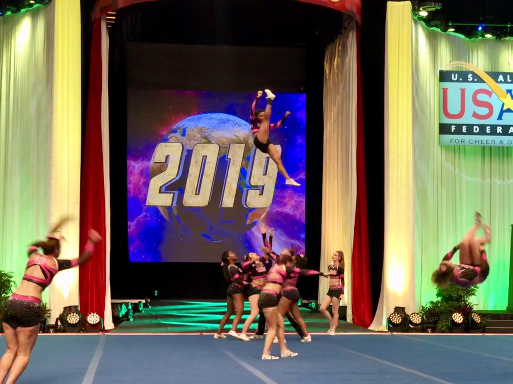 JAMZCheer's tweet photo. Where there is smoke there must be 🔥 because @UAScheer1 Smoke just burned up the floor @The_CheerWorlds #TeamJAMZ #TeamJAMZProud #JAMZFamily https://t.co/opTCYEhqdO