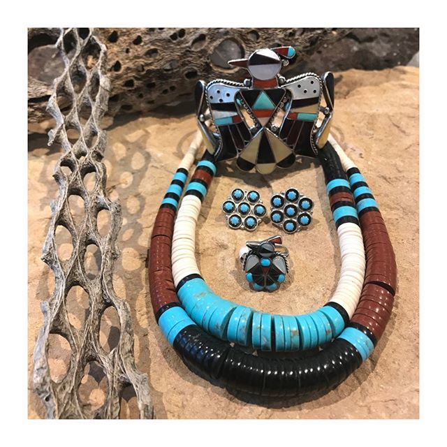 We have a larger selection of jewelry at our new location. Stop by to see the variety of vintage and contemporary pieces! We are open today from 10-2!
.
.
.
#modernwestfineart #squashblossom #utahart #handmadejewelry #silver #nativeamerican #nativeameric… bit.ly/2UJD9Je