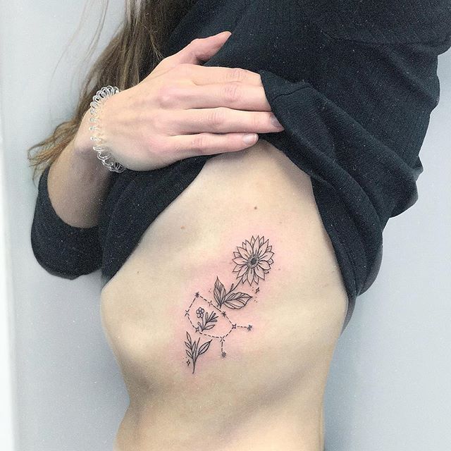 IG @frankie.tattoos | Bouquet tattoo, Floral tattoo sleeve, Mom tattoos