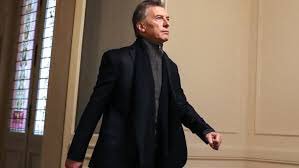 chavosara's tweet photo. Mauricio Macri as reposeras a thread: https://t.co/jitkA20VAl